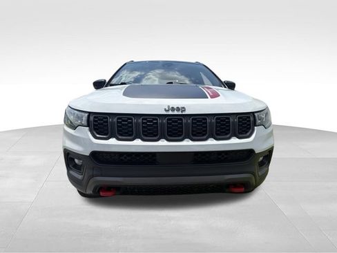 Used 2024 Jeep Compass Trailhawk w/ Trailhawk Convenience Group AWD/4WD image 8