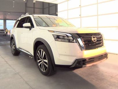 Used 2025 Nissan Pathfinder Platinum w/ Cargo Package