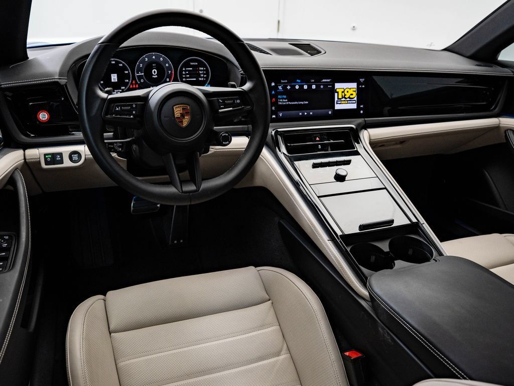 Certified 2025 Porsche Panamera 4 w/ Premium Package AWD/4WD image 4