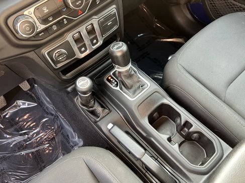 Used 2018 Jeep Wrangler Sport image 14