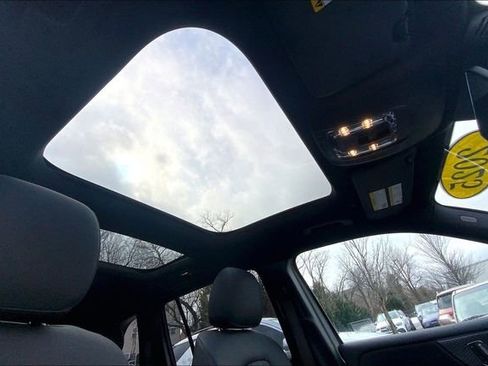 Used 2025 Mercedes-Benz GLB 250 4MATIC image 11