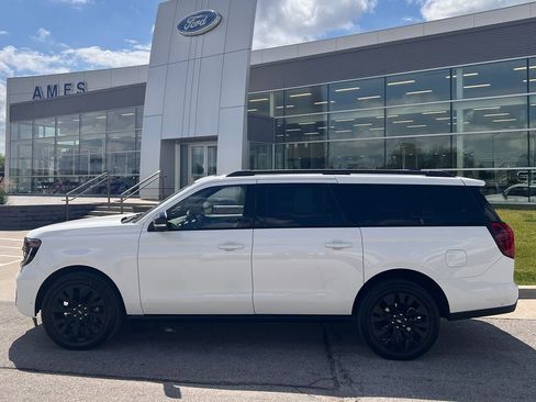 Used 2025 Ford Expedition Max Platinum w/ Stealth Appearance Package AWD/4WD image 3