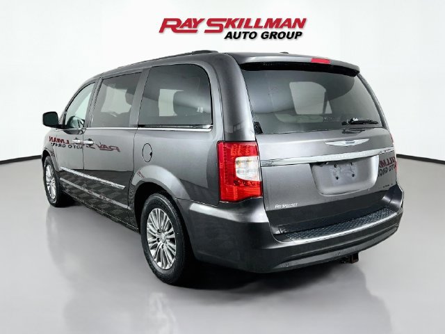 Used 2015 Chrysler Town & Country Touring-L w/ Driver Convenience Group FWD image 5