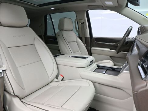 Used 2021 GMC Yukon Denali w/ LPO, Illumination Package image 32
