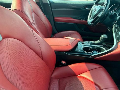 Used 2019 Toyota Camry XSE w/ Navigation Package FWD image 12