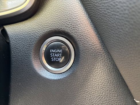 Used 2020 Toyota Corolla SE image 14