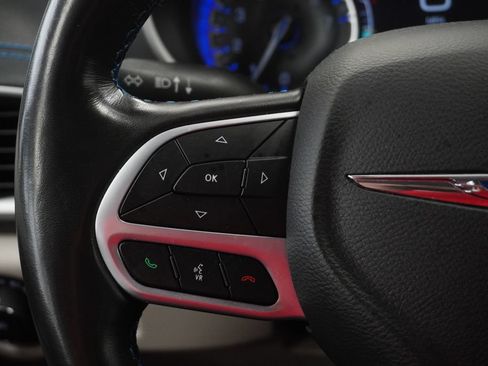 Certified 2021 Chrysler Pacifica Touring-L FWD image 37