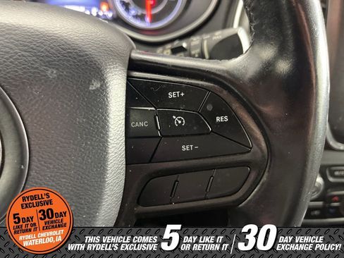 Used 2020 Jeep Cherokee Trailhawk image 30