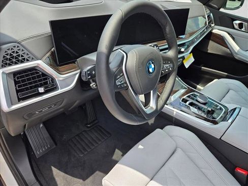 Used 2026 BMW X5 xDrive50e w/ Premium Package image 3