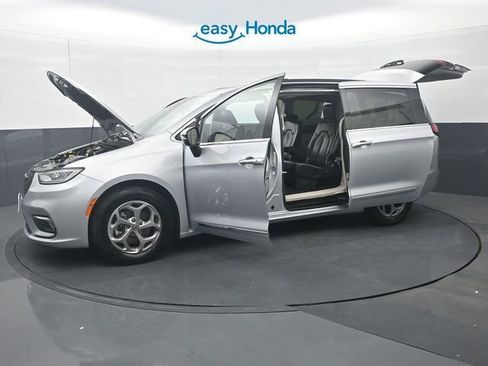 Used 2023 Chrysler Pacifica Limited image 38