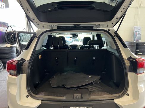 Used 2023 Chevrolet TrailBlazer LT FWD image 33
