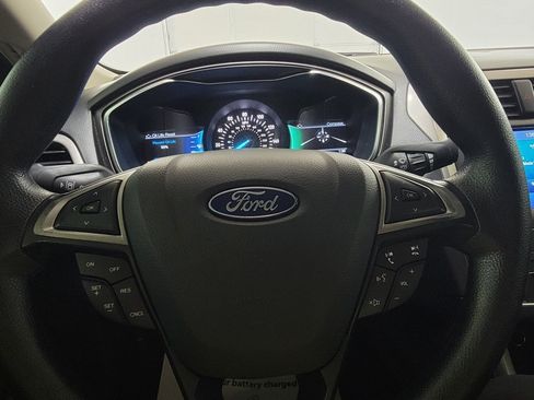 Used 2020 Ford Fusion SE FWD image 18
