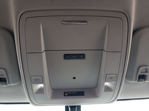 Used 2018 Chevrolet Silverado 1500 LT image 17