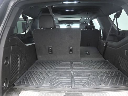 Used 2024 Chevrolet Suburban Z71 w/ Luxury Package image 2