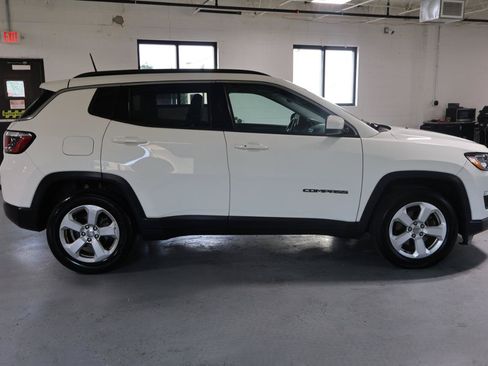 Used 2018 Jeep Compass Latitude FWD image 11