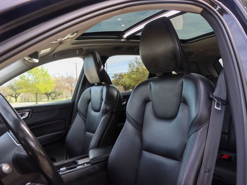 Used 2021 Volvo XC60 T6 Momentum w/ Premium Package image 15