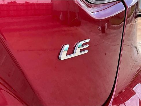 Used 2022 Toyota Corolla LE FWD image 9