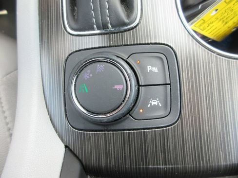 Used 2019 GMC Acadia SLT FWD image 35