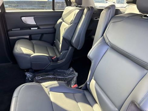 New 2026 Ford Expedition Active RWD image 17