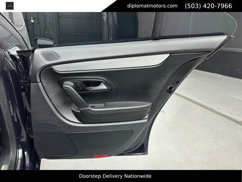 Used 2013 Volkswagen CC Sport image 26
