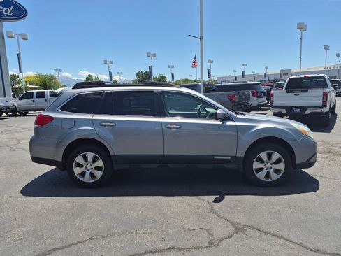 Used 2011 Subaru Outback 3.6R Limited w/ PWR Moonroof Pkg AWD/4WD image 2