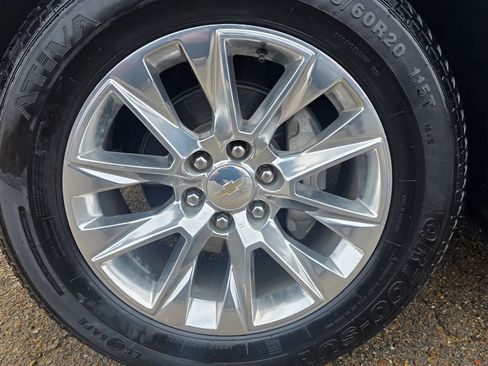 Used 2023 Chevrolet Suburban Premier RWD image 27