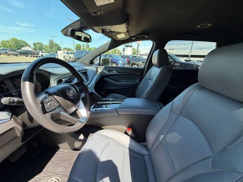 Used 2023 Buick Enclave Essence AWD/4WD image 4