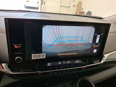 Used 2026 Toyota Sienna XLE FWD image 15