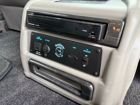 Used 2023 GMC Savana 2500 image 34