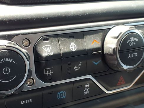 Used 2023 Jeep Wrangler Unlimited Sahara w/ Cold Weather Group AWD/4WD image 5