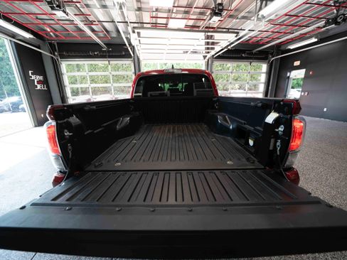 Used 2022 Toyota Tacoma TRD Sport AWD/4WD image 27
