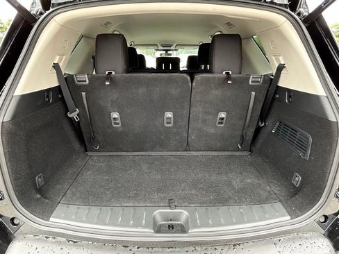 Used 2025 Nissan Pathfinder SV w/ Black Appearance Package image 49