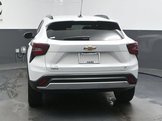 Used 2025 Chevrolet Trax LT FWD image 39