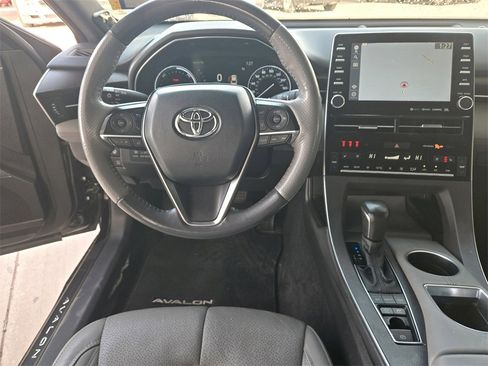 Used 2021 Toyota Avalon Limited image 13