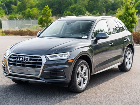 Used 2020 Audi Q5 2.0T Premium Plus w/ Premium Plus Package AWD/4WD image 3