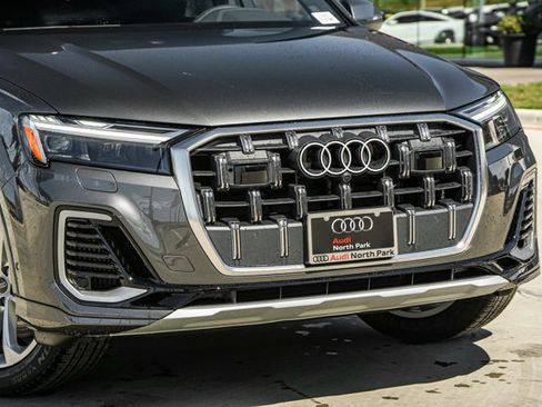 Used 2025 Audi Q7 3.0T Premium Plus image 3