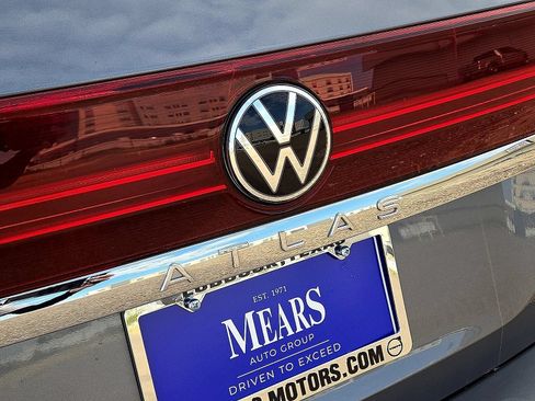Used 2025 Volkswagen Atlas SE AWD/4WD image 12