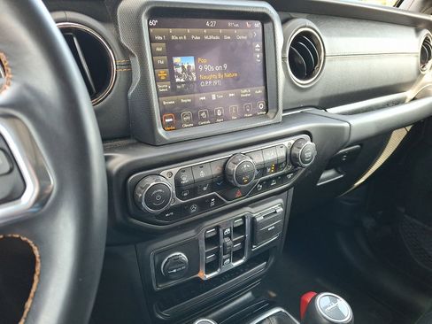 Certified 2021 Jeep Gladiator Overland AWD/4WD image 21