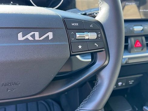 Certified 2025 Kia K4 EX image 24
