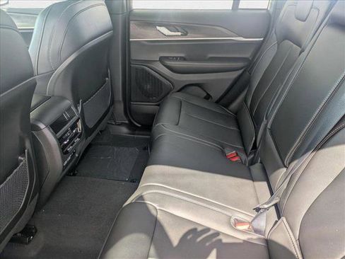 New 2025 Jeep Grand Cherokee Limited image 10