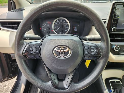 Used 2020 Toyota Corolla LE FWD image 9