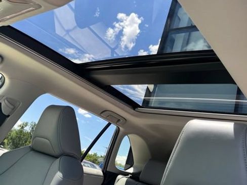 Used 2019 Toyota RAV4 Limited AWD/4WD image 18