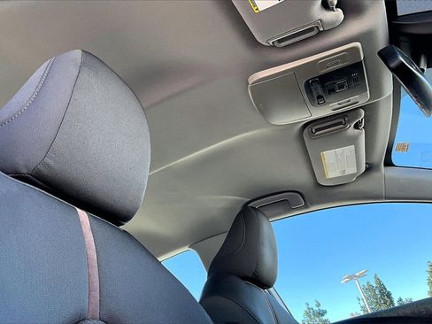 Used 2020 Toyota Camry LE image 23