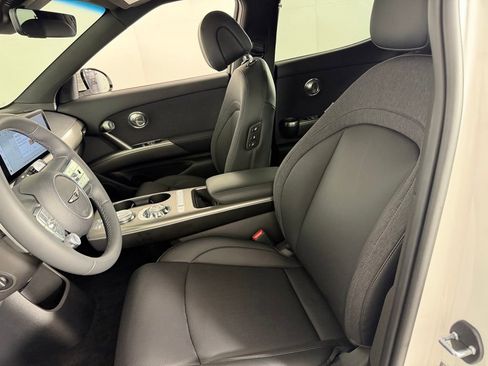 Used 2025 Genesis GV60 RWD image 23