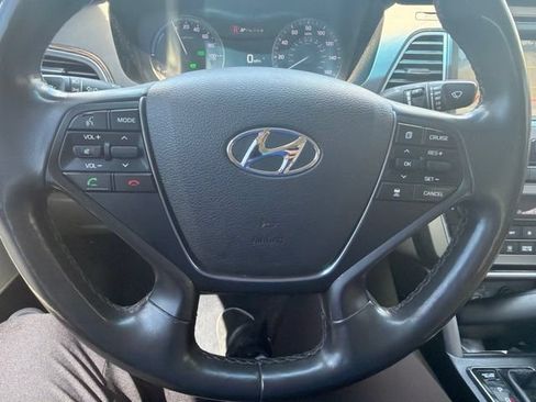 Used 2016 Hyundai Sonata Limited w/ Option Group 02 FWD image 16