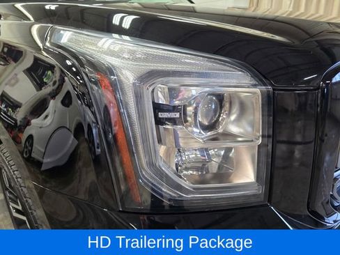 Used 2019 GMC Yukon SLT w/ Graphite Edition image 5