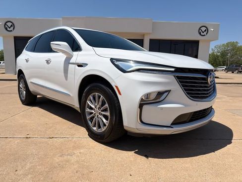Used 2024 Buick Enclave Essence w/ Technology Package FWD image 3