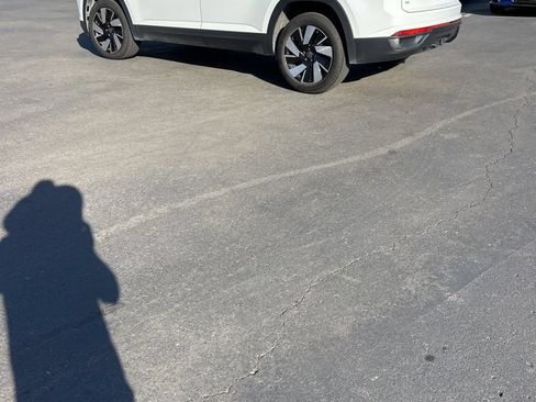 Used 2025 Volkswagen Atlas Cross Sport SE FWD image 7
