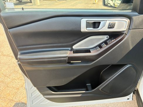 Used 2020 Ford Explorer Platinum w/ Premium Technology Package AWD/4WD image 14