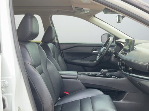 Certified 2025 Nissan Rogue SL w/ SL Premium Package FWD image 24